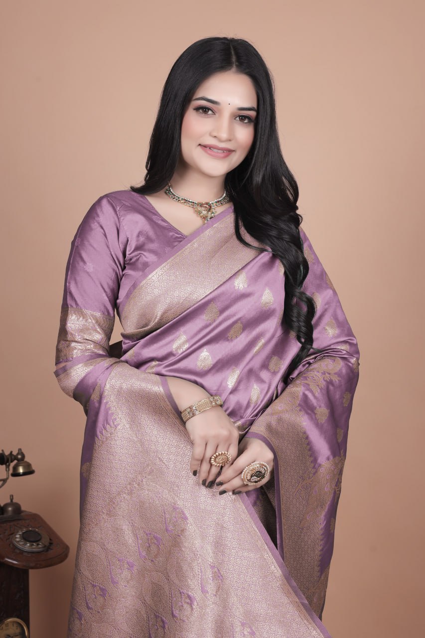 Elegent Lavender Banarasi Silk Saree with Golden Zari Weaving