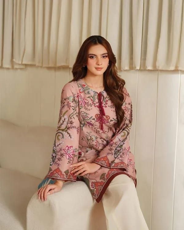 Exquisite Printed Pink and Off-White Ethnic Kurti Set with Solid Trousers