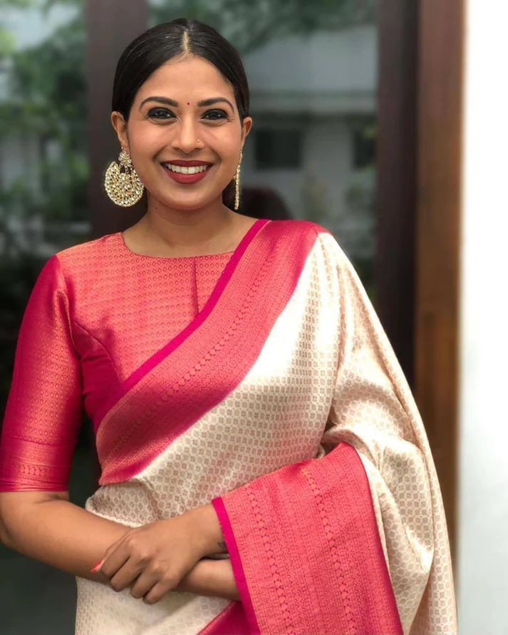 Beautiful Ivory Pink Traditional Banarasi Soft Silk Saree with Rich Contrast Border