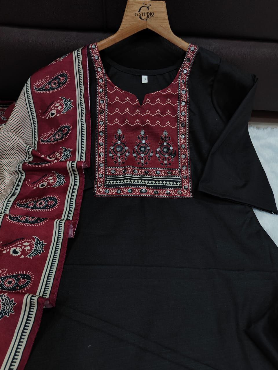 Stylish Women's Ethnic Kurta Pant Set for Festive & Casual Wear