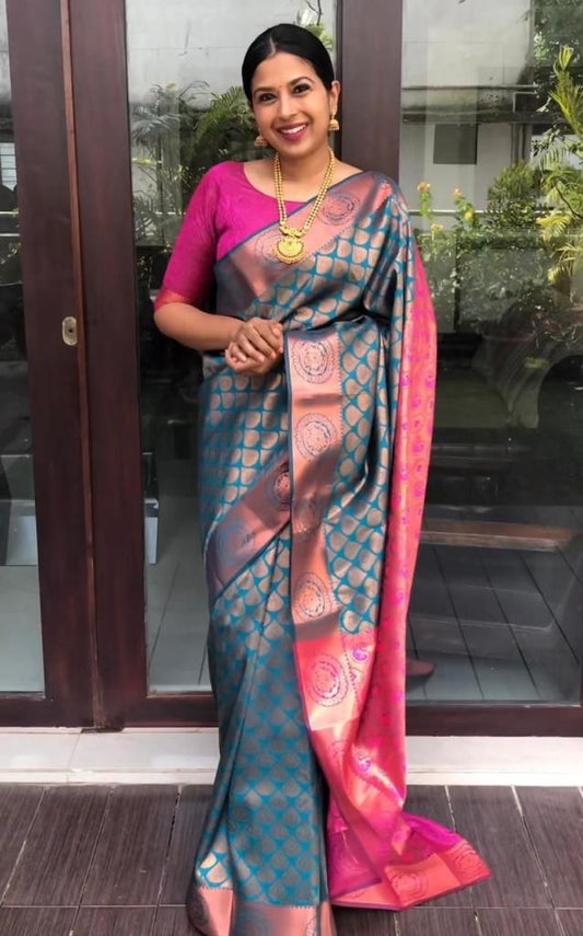 Elegant Women Dual Tone Kanjivaram Silk Saree with Rich Zari Pallu