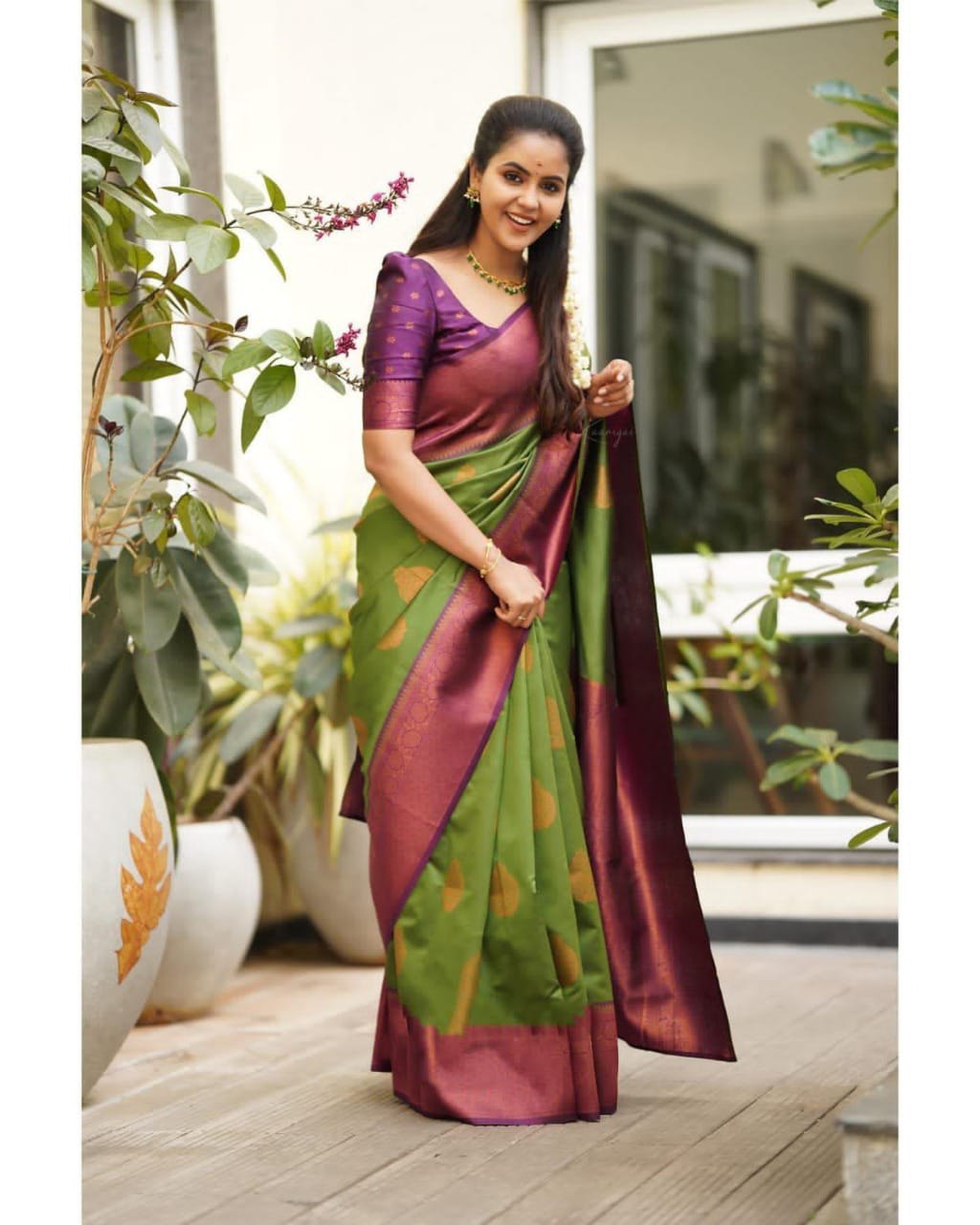 Women’s Premium Woven Soft Lichi Silk Ethnic Wear Saree
