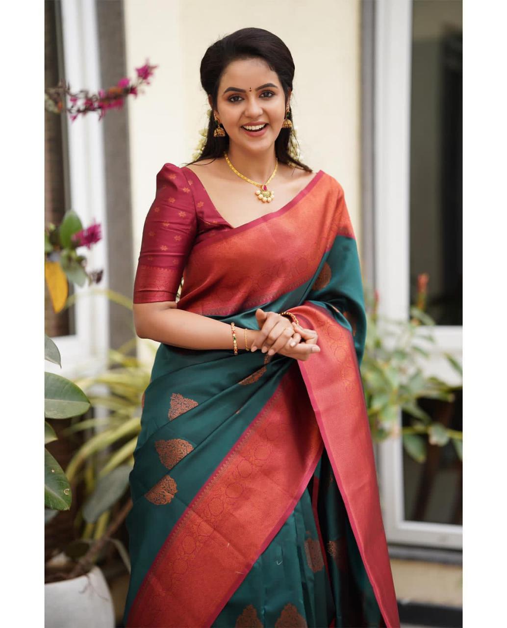 Trendy Women’s Rich Contrast Pallu Traditional Lichi Silk Saree