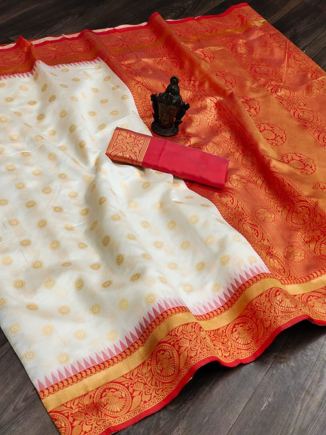 Majestic Royal Banarasi Style Zari Woven Soft Silk Saree