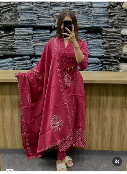 Stunning Fuchsia Pink Bandhani Print Ethnic Ensemble