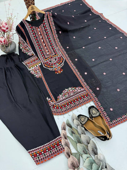 Midnight Black Floral Embroidered Heavy Mal Chanderi Suit Set with Organza Dupatta