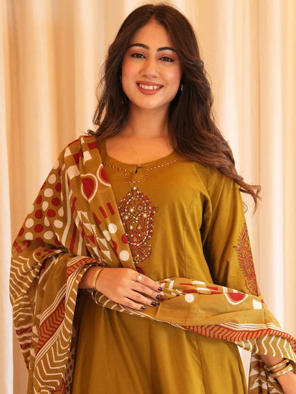 Classic Olive Embroidered Kurta Set With Printed Stole