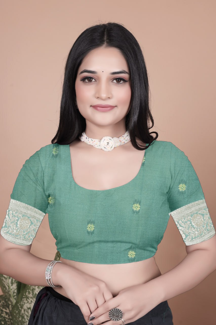 Women's Elegant Peacock Motif Silk Saree