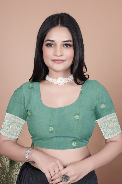 Women's Elegant Peacock Motif Silk Saree