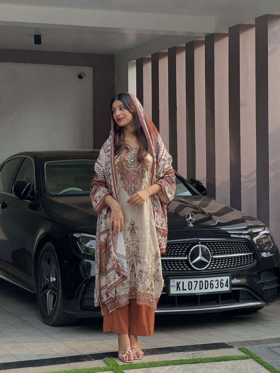 Georgeous Cream & Brown Printed Kurta Pant Set with Designer Dupatta for Women