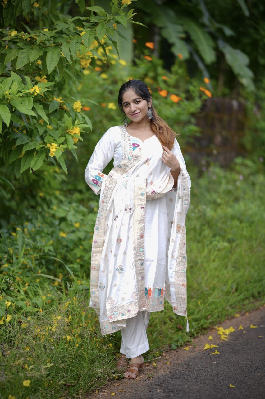 Pure Elegance White Embroidered Festival Wear Kurta Set