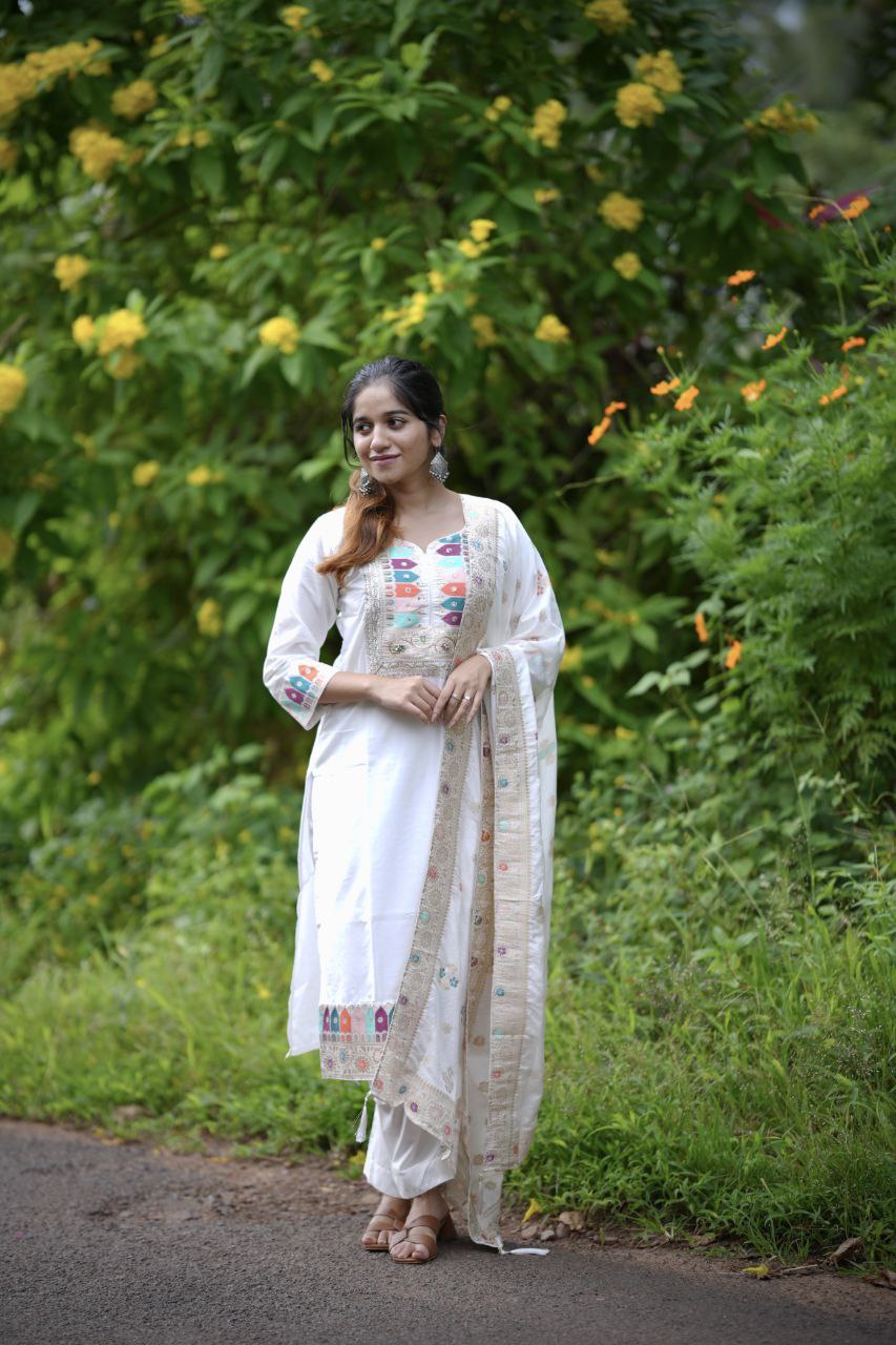 Pure Elegance White Embroidered Festival Wear Kurta Set