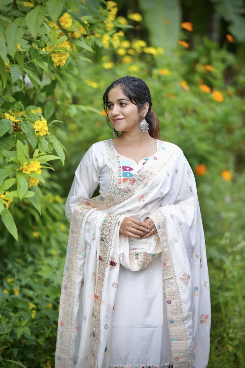 Pure Elegance White Embroidered Festival Wear Kurta Set