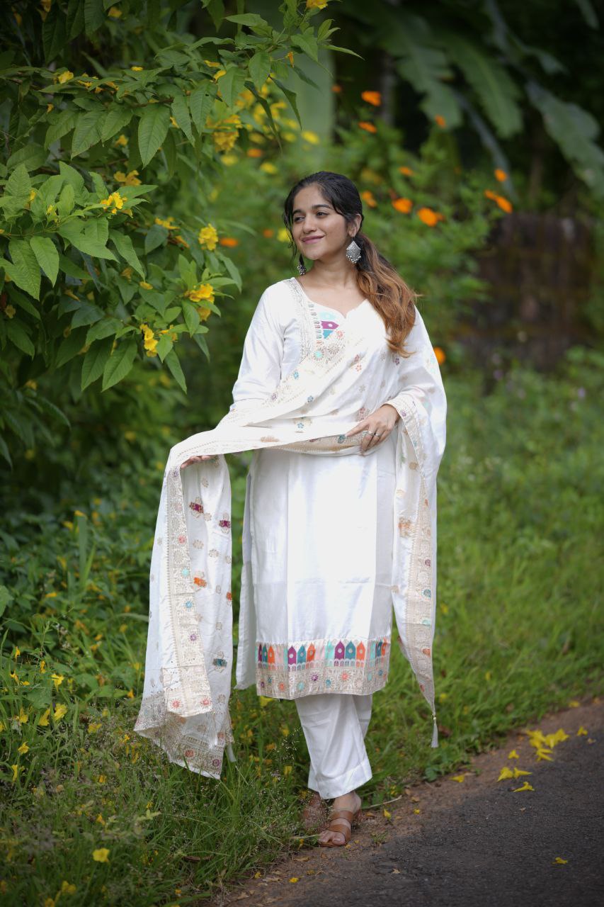 Pure Elegance White Embroidered Festival Wear Kurta Set