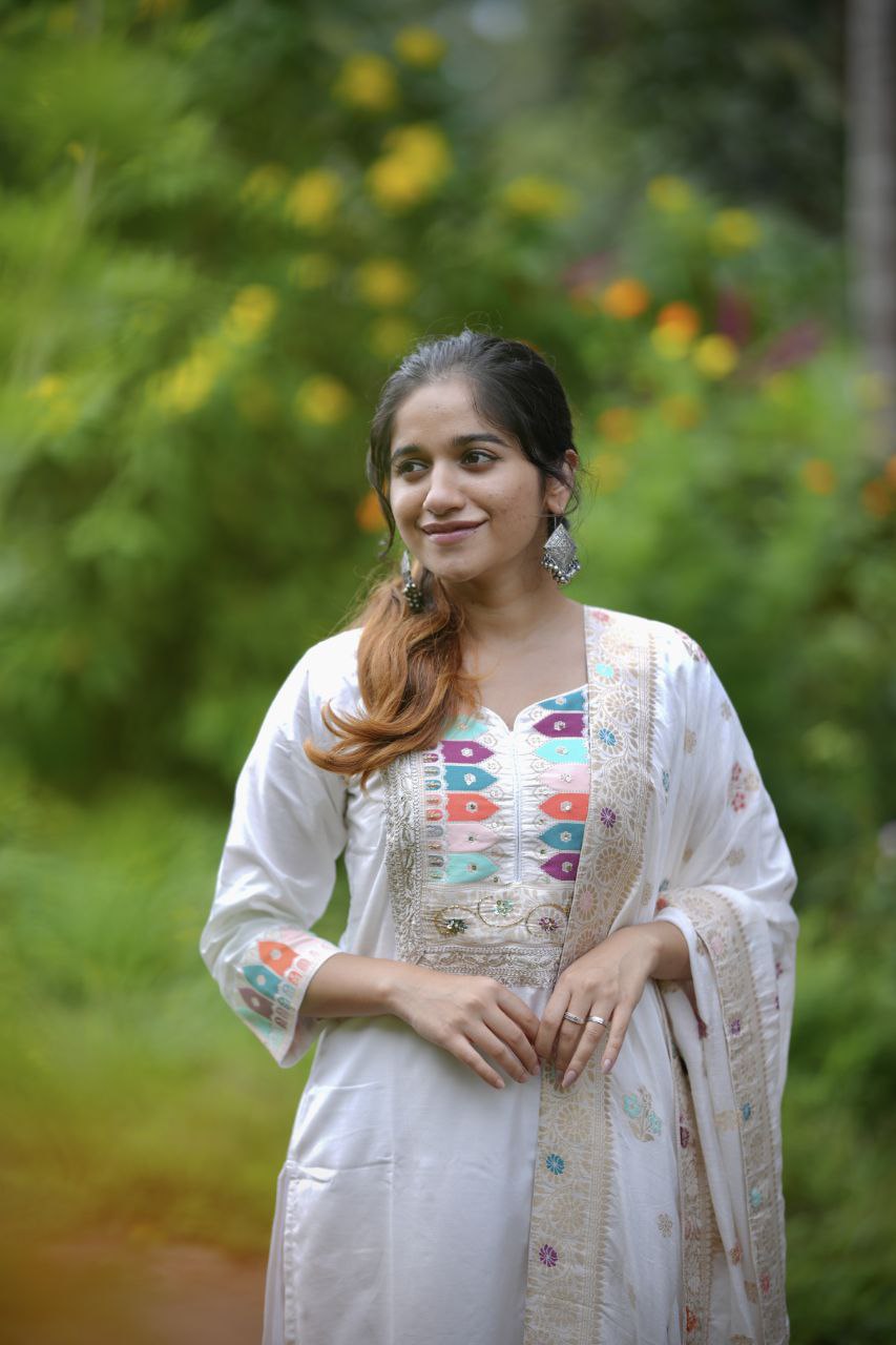 Pure Elegance White Embroidered Festival Wear Kurta Set