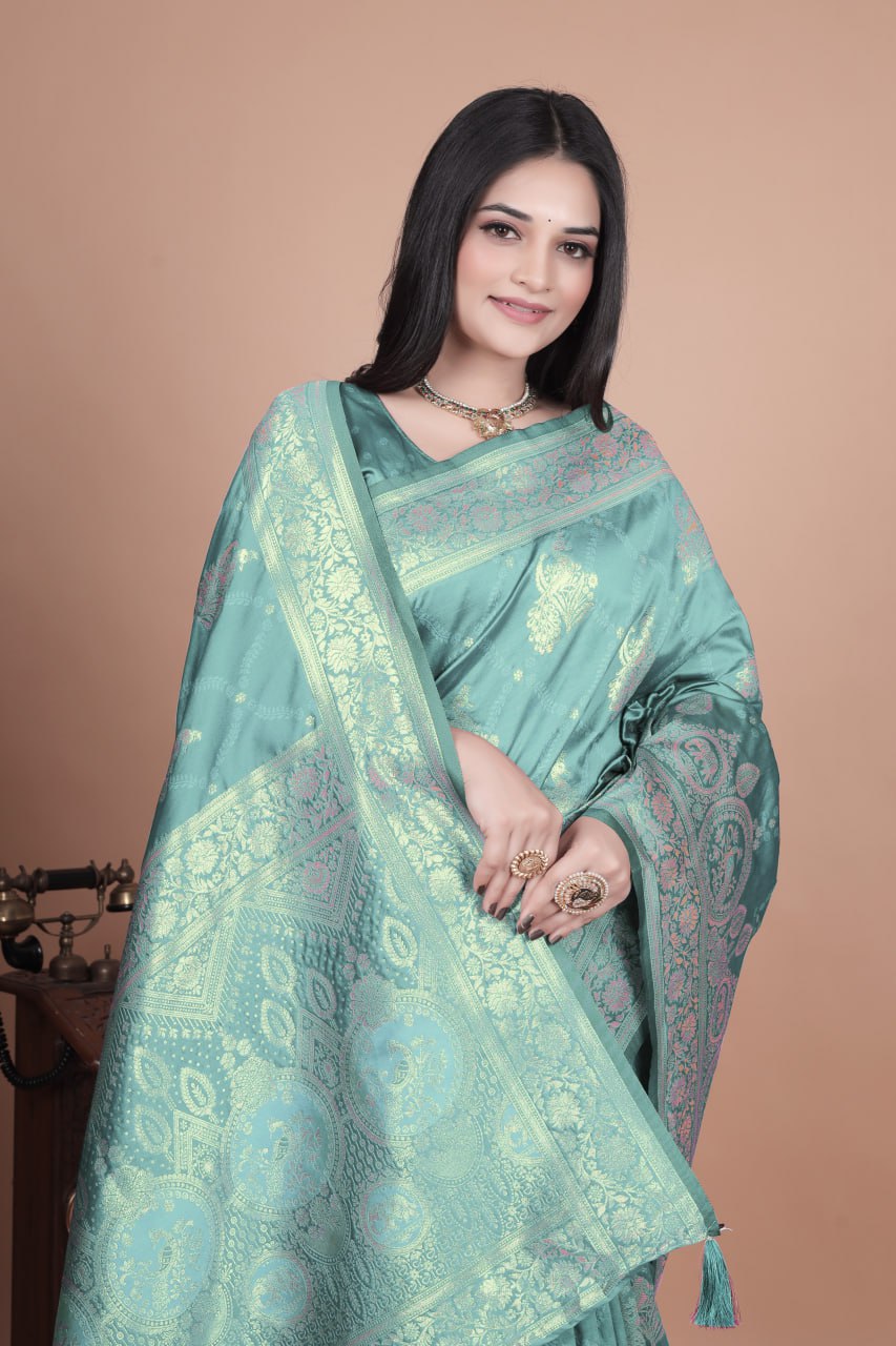 Royal Rama Green Woven Banarasi Silk Saree with Traditional Floral Zari Work