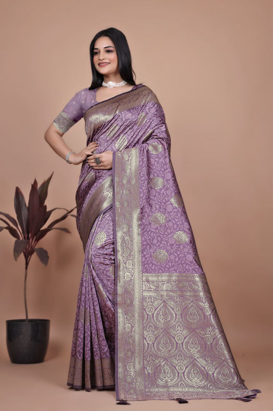 💜Lavender Banarasi Silk Saree with Gold Zari Butti and Majestic Pallu 💜✨