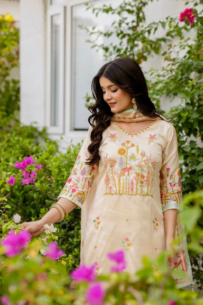 Elegant Ivory Floral Embroidered Kurta Set with Matching Dupatta